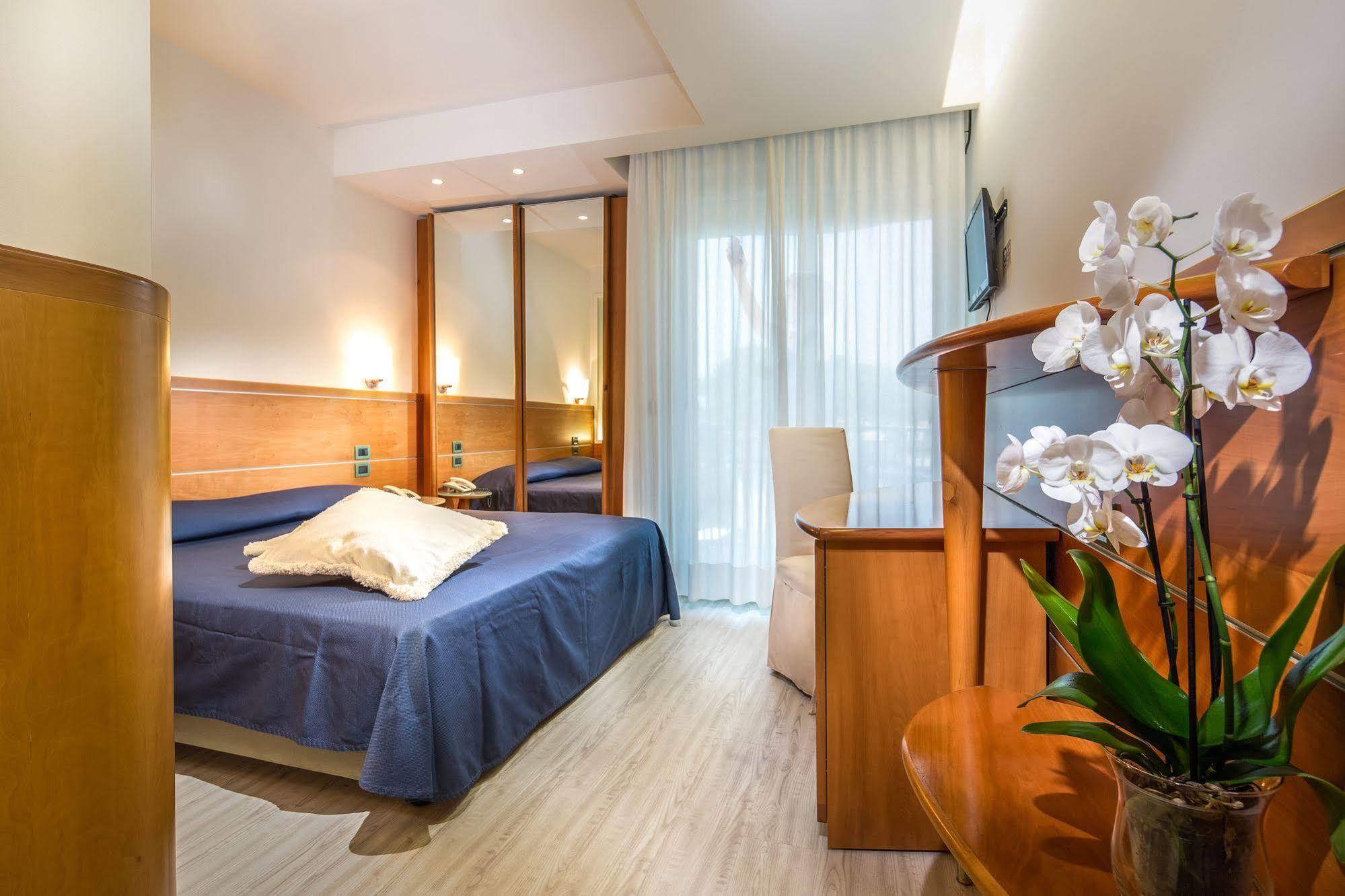 Park Hotel Lignano Sabbiadoro Buitenkant foto